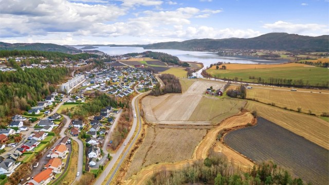 Kort gangavstand til flott turterreng med lysløype i skogen