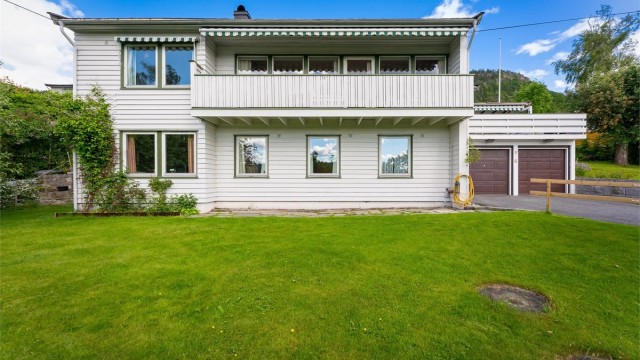 Velkommen til Tiriltunga 6 på Kolsås v/Ola Wee Ahlstrand hos Krogsveen Bærum