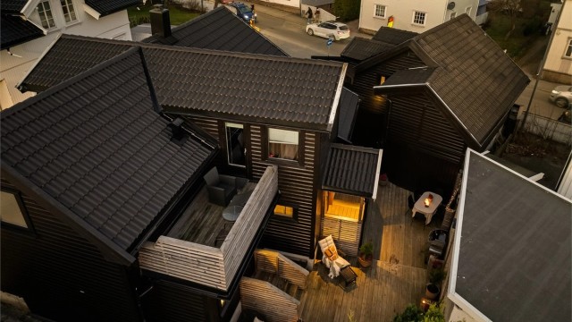 Eneboligen har historie helt tilbake til sent på 1800-tallet, men er i vesentlig nyere tid både tilbygget og modernisert.
Fotograf; Kristoffer Kristiansen.