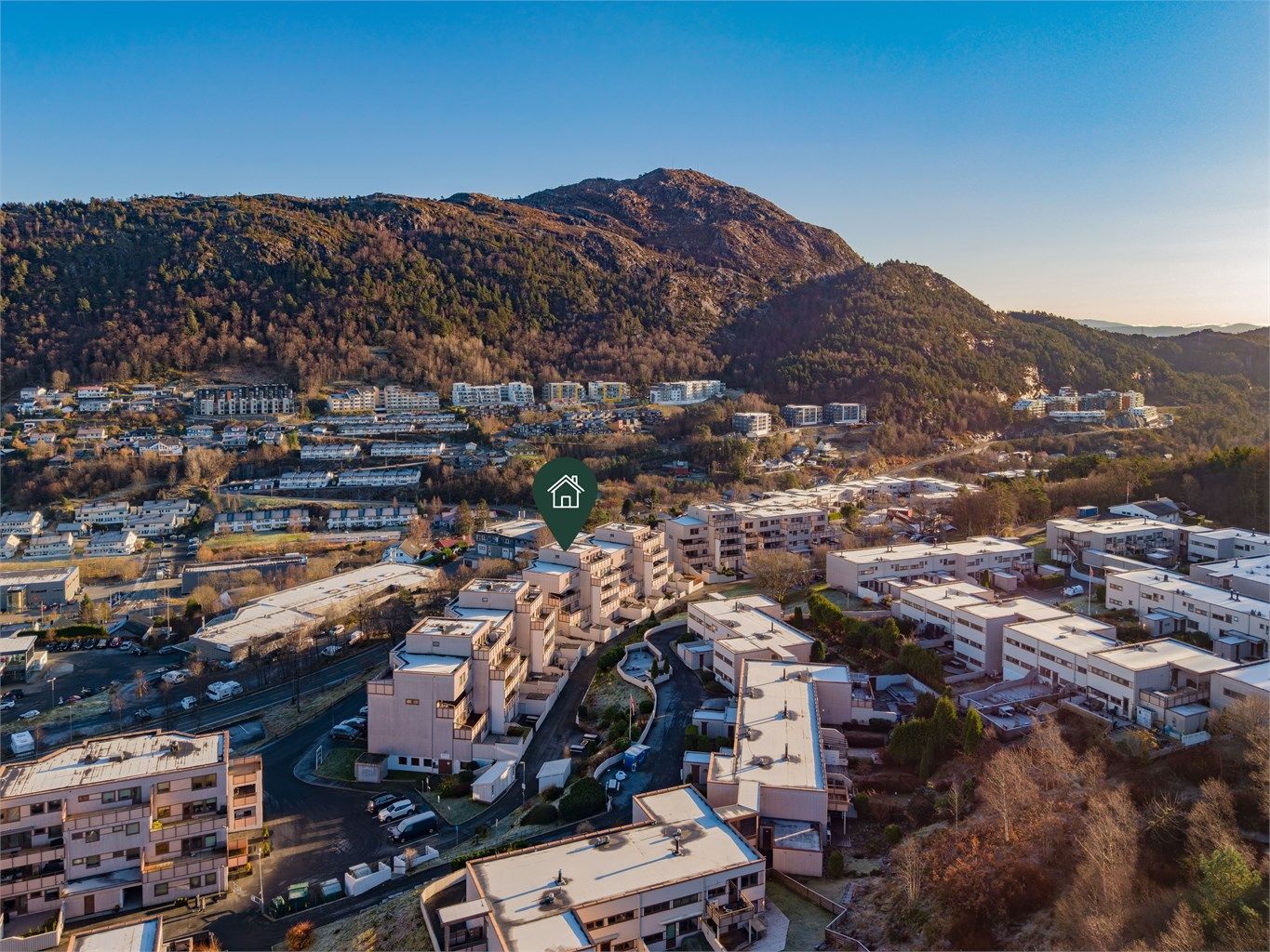 Borettslaget består av 271 andeler med Obos som forretningsfører.