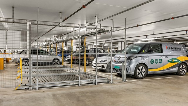 Egen parkeringsplass med elbillader i felles garasjeanlegg med heisadkomst.