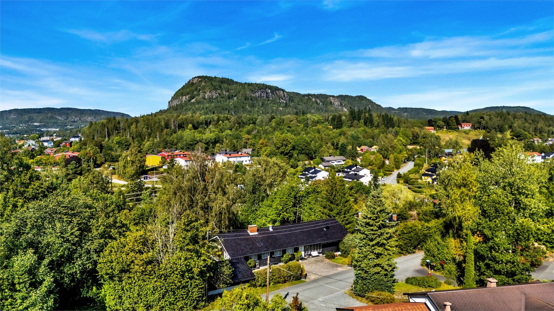 Store, grønne friområder og nærhet til Bærumsmarka gir flotte turmuligheter året rundt.
