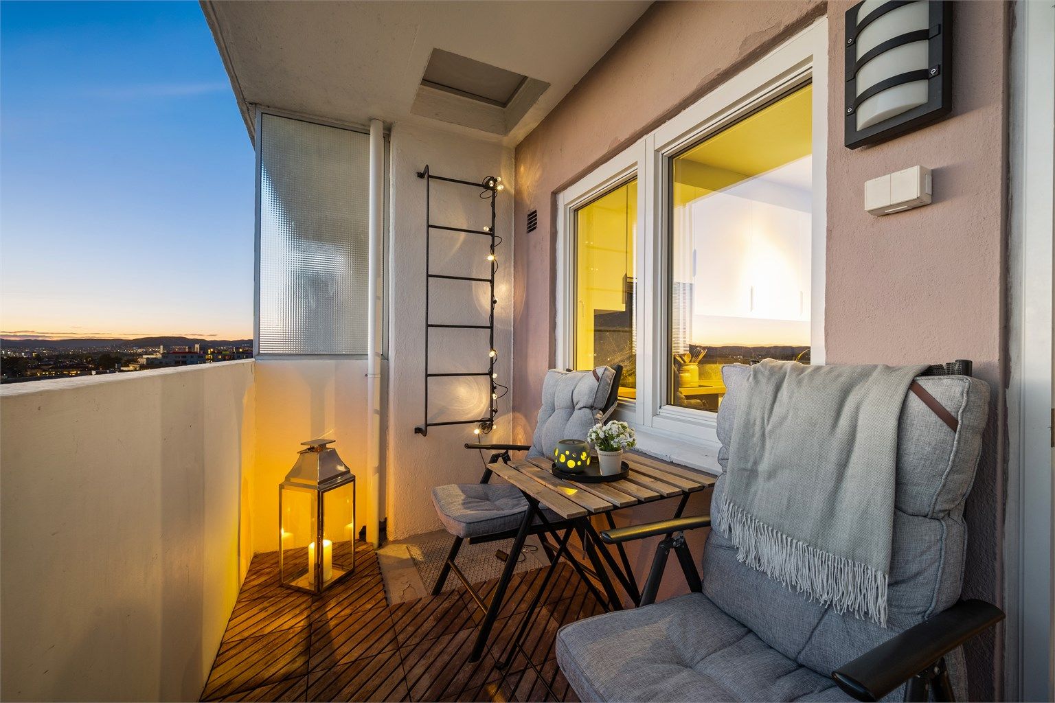 Et perfekt sted å trekke seg tilbake og tenne på utebelysningen på sene kvelder.