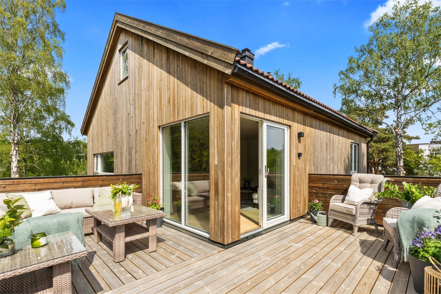 Velkommen til Bosmyrveien 22 - en lekker totalrenovert leilighet over to etasjer med sentral beliggenhet i Vågsbygd. 