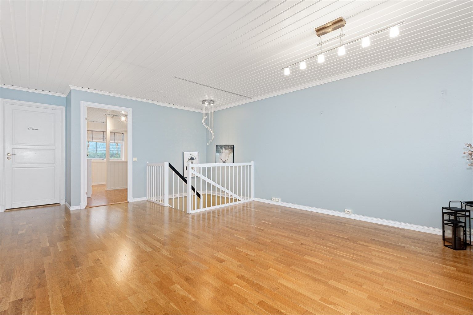 Stue i 2.etg.: Dette er et fleksibelt rom som egner seg godt som TV-stue eller evt ett 4.soverom