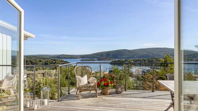Utgang fra kjøkkenet til terrasse