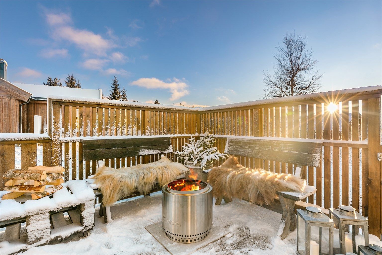 Sørvestvendt terrasse med gode solforhold.