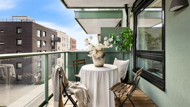 Her er det god plass til sofagruppe/spisebord - alt etter ønske og behov.