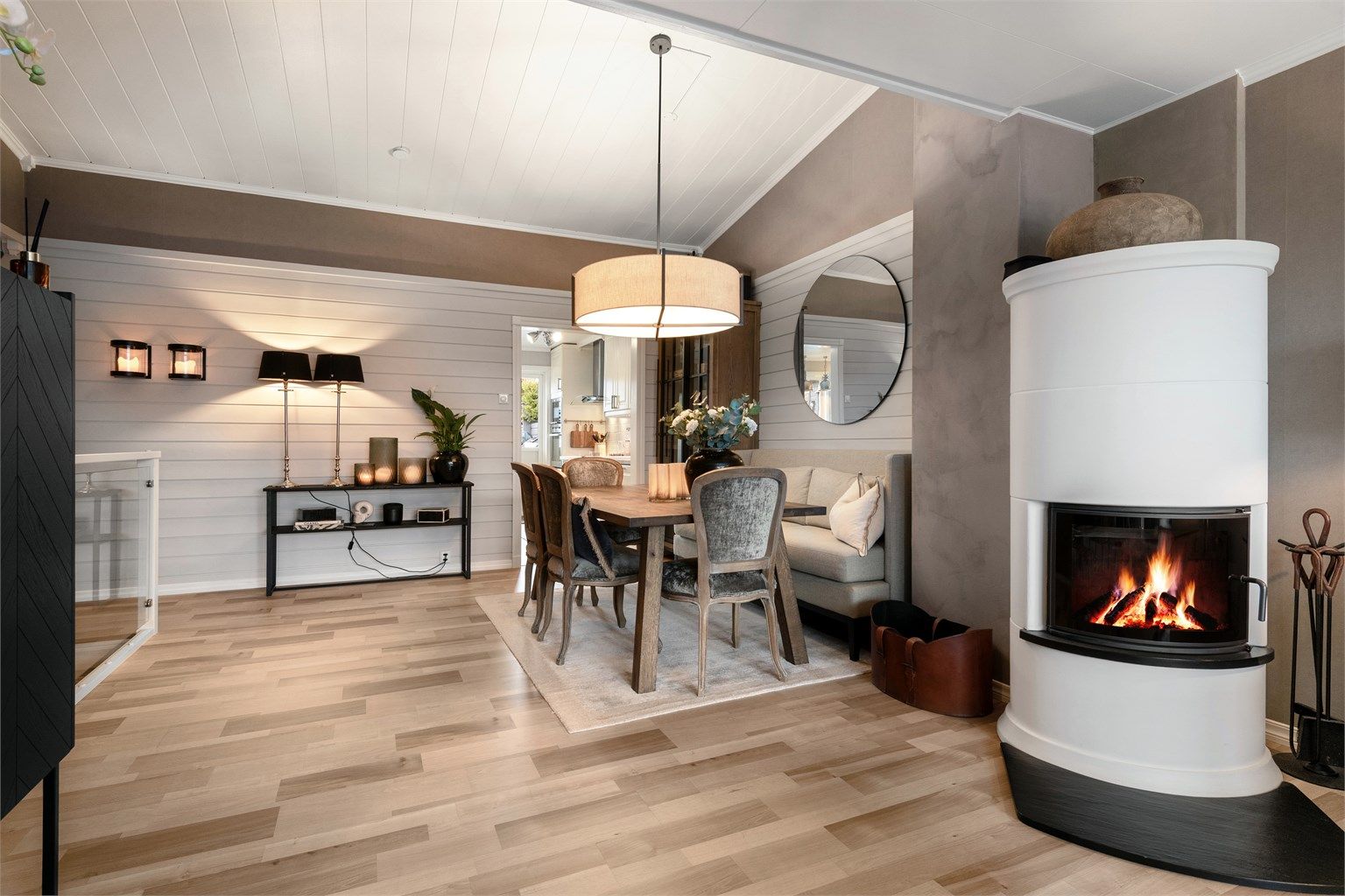 Flott peisovn av merket Nordpeis fra 2012, som gir assosiasjon til den klassiske kakkelovn