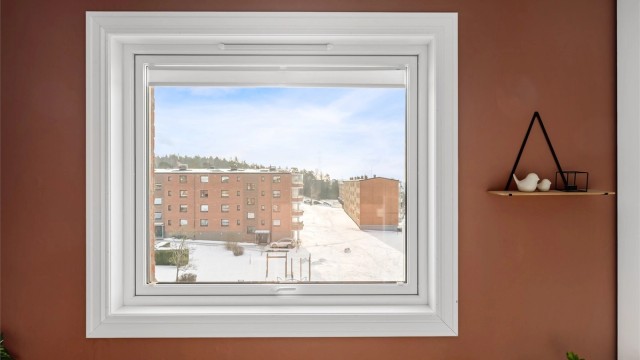Hele leiligheten er utstyrt med nye vinduer med 2-lags glass fra 2021.