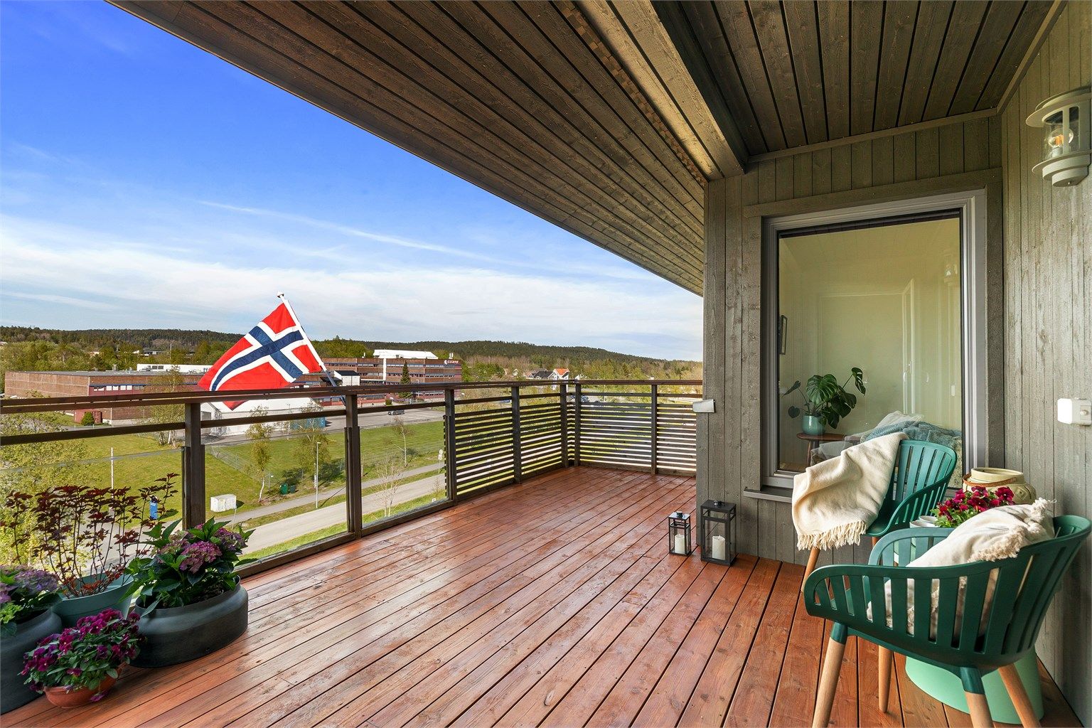 Velkommen til Aspelund 13 - Stor meget usjenert terrasse