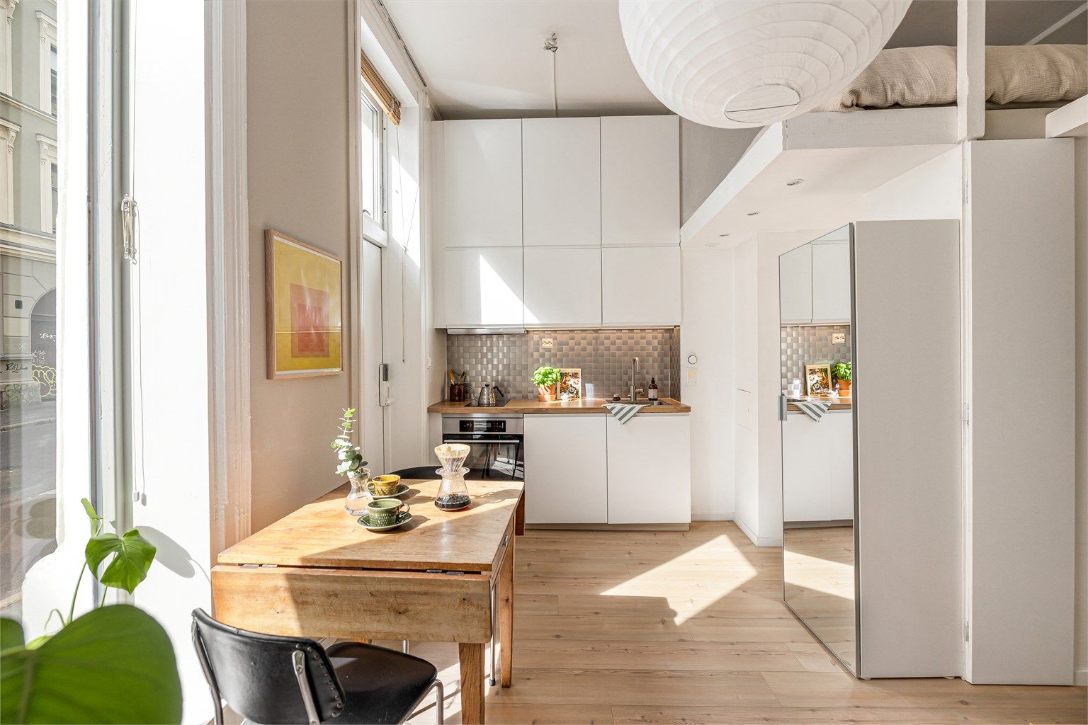 Dette er en unik studioleilighet med en attraktiv beliggenhet midt på Grünerløkka.