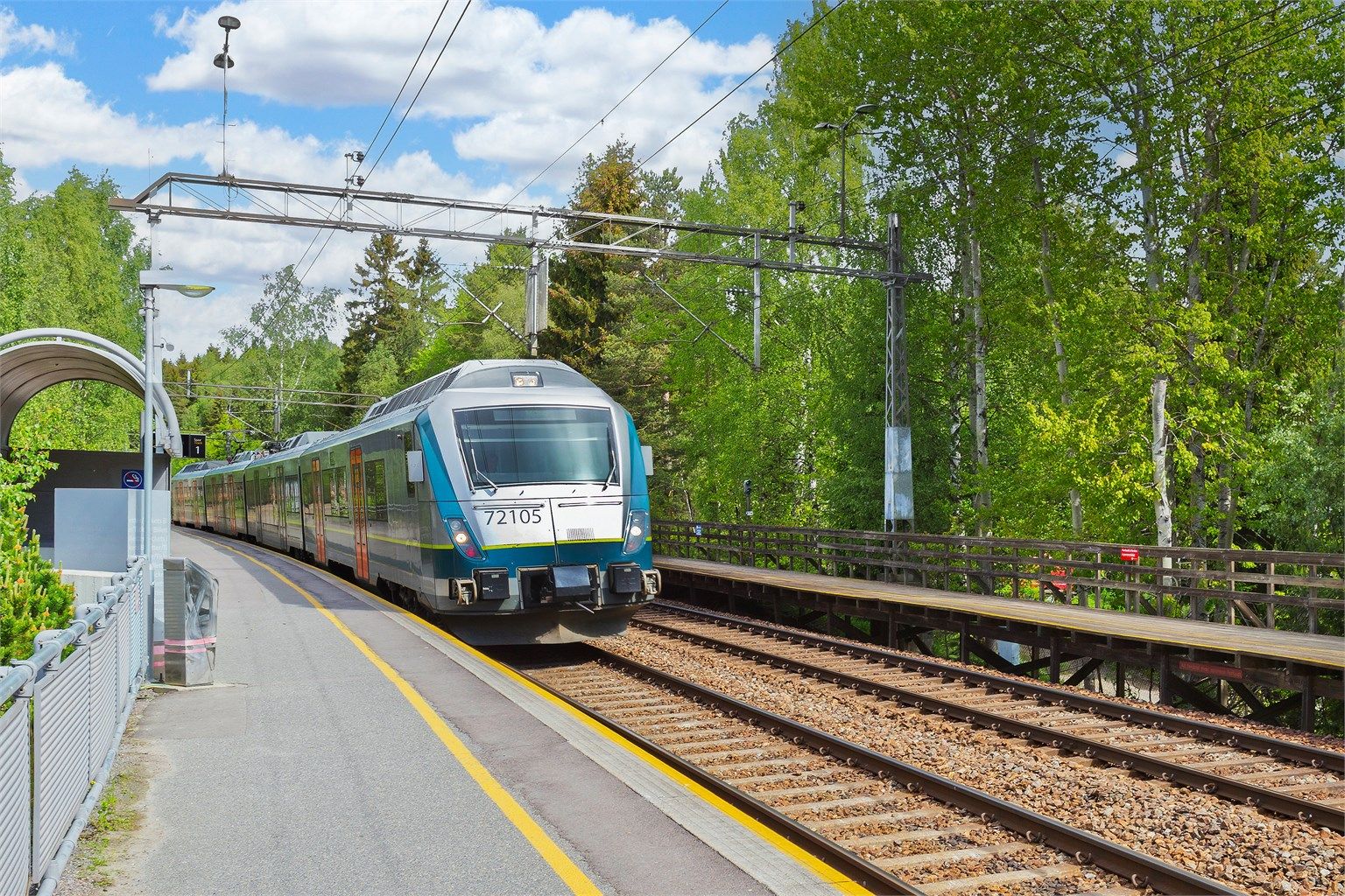 Kort vei til Vevelstad stasjon, med hyppige avganger til Oslo og Ski.