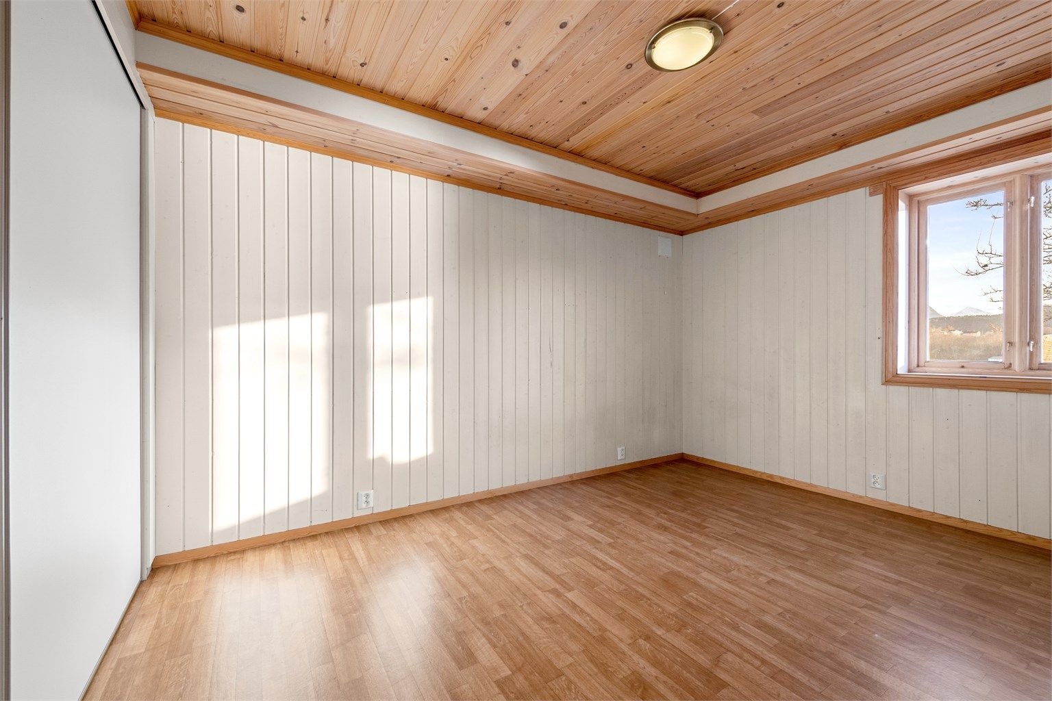 Soverom i underetasjen (ikke byggemeldt og godkjent innredet)