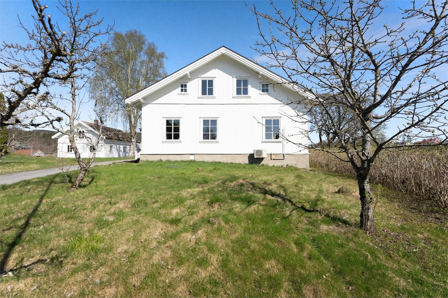 Boligen har et generelt oppussingsbehov, og gir gode muligheter til å starte med et blankt lerret hvor du kan sette ditt eget preg på hjemmet