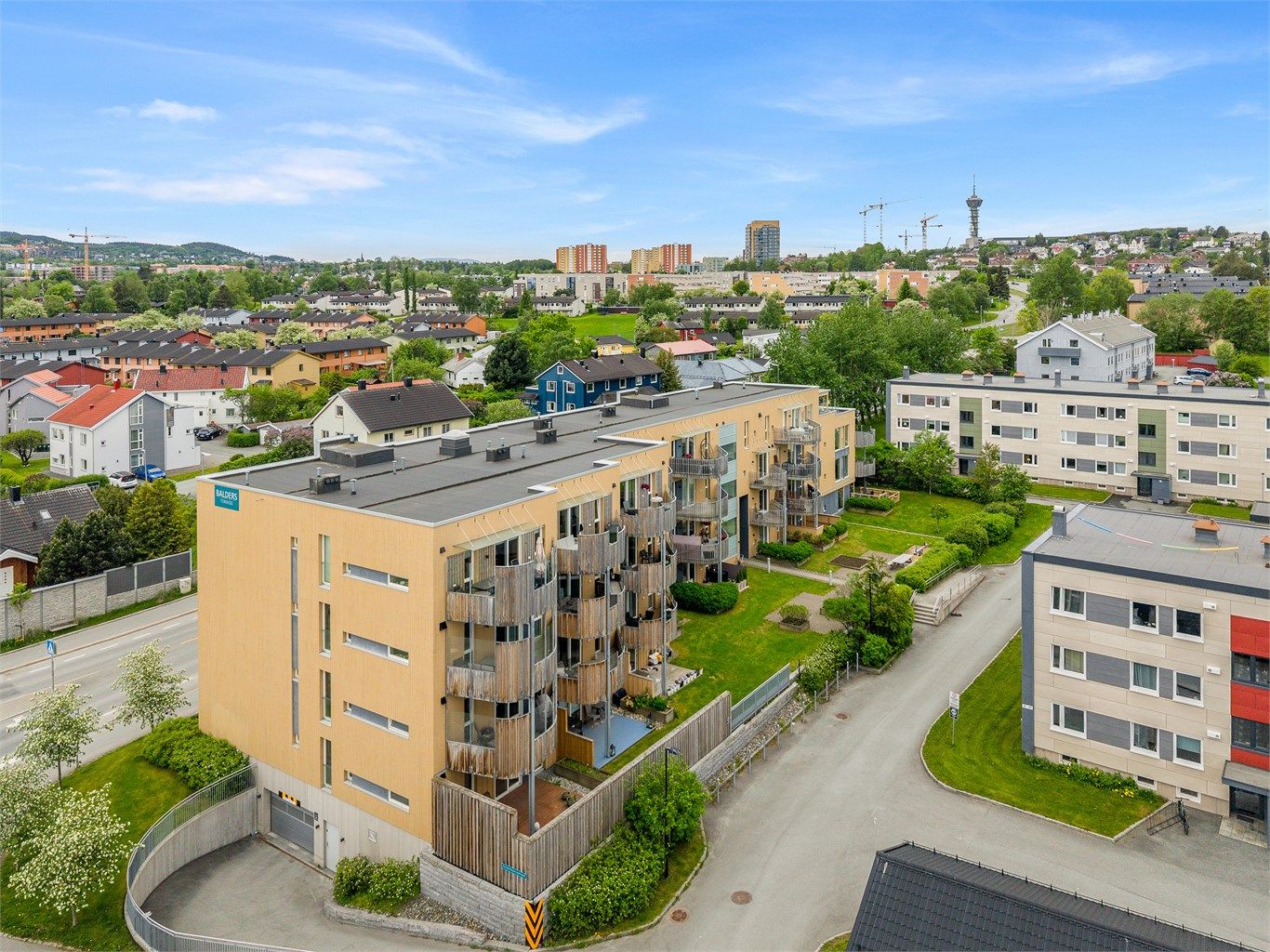 For barnefamilier er området svært attraktivt med flere barnehager og skoler innen gangavstand. 