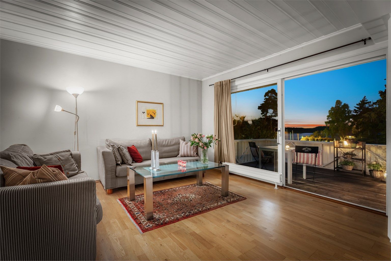 Dette er en bolig med fantastisk sjøutsikt i flott omgivelser