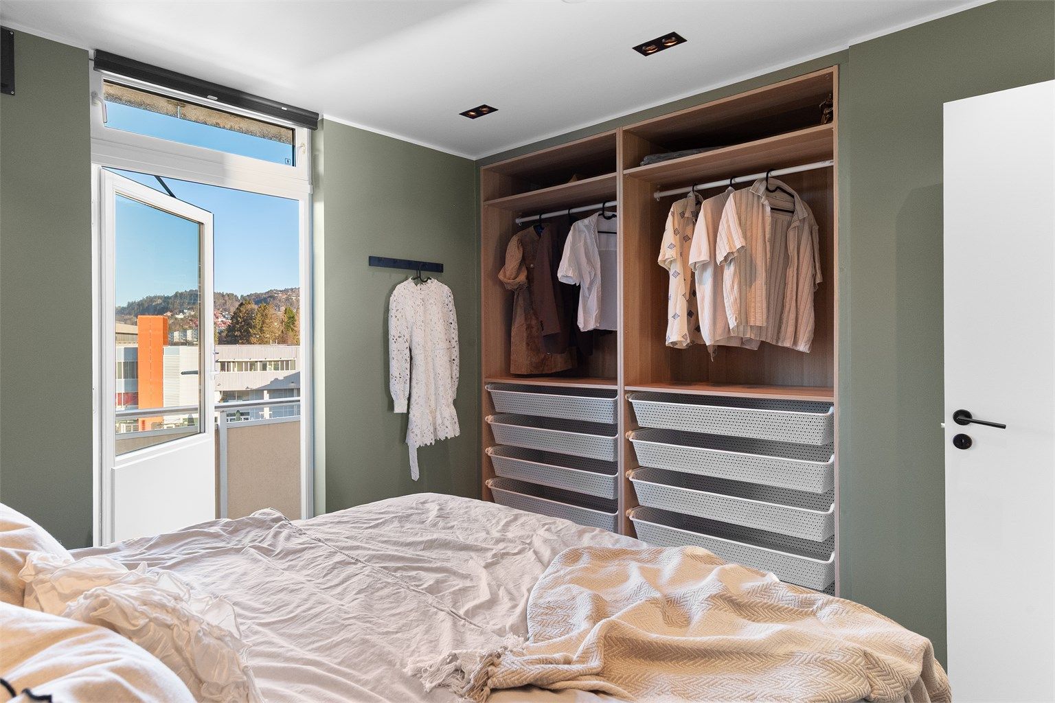 - Utgang til nordvendt balkong på ca. 6 kvm -