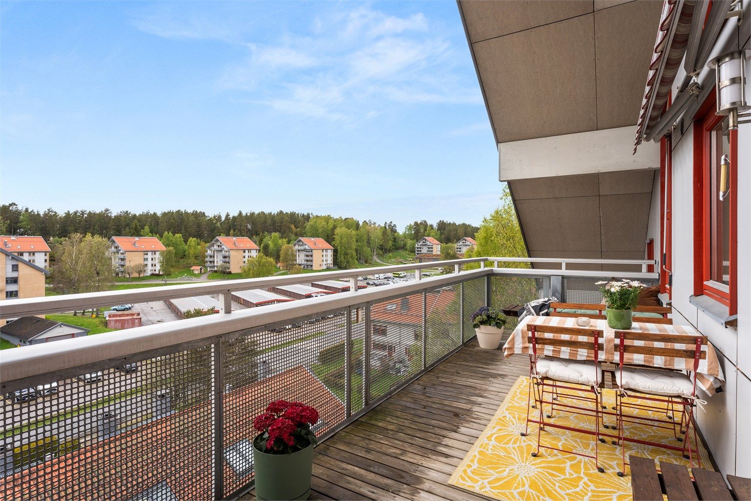 Vestvendt balkong med flott utsyn og ingen innsyn!