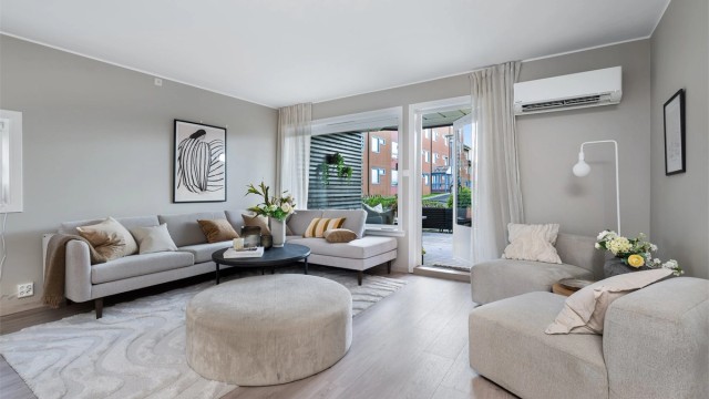 Lys og trivelig 3-roms endeleilighet med varmepumpe og utgang til terrasse