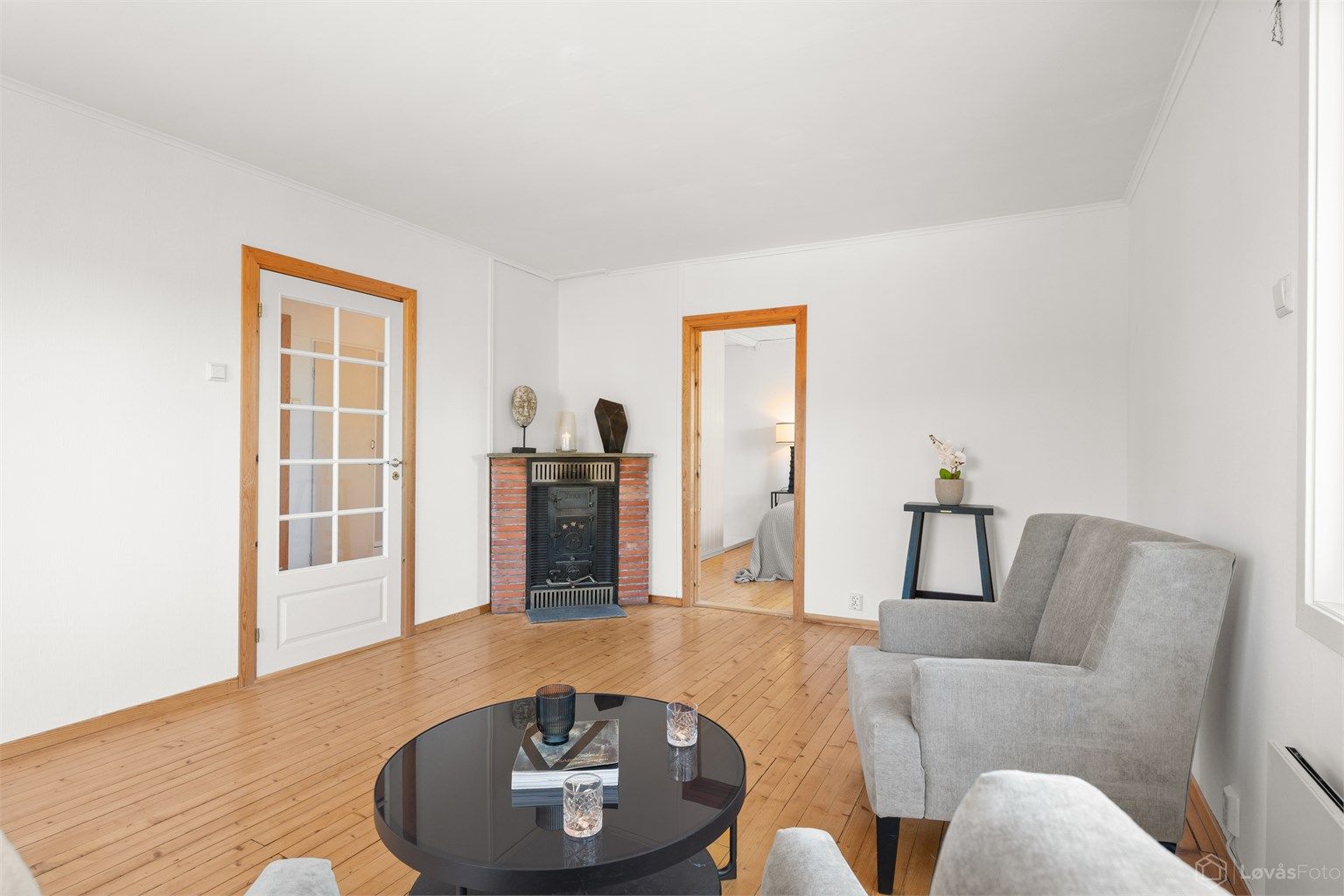 Stue/spisestue med vedkamin