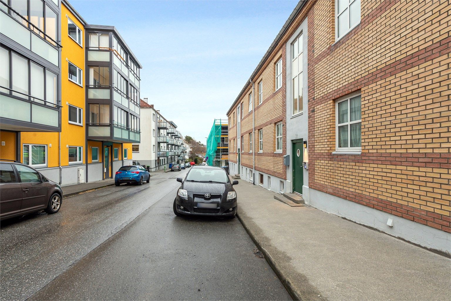 Fasade. Kort vei til sentrum