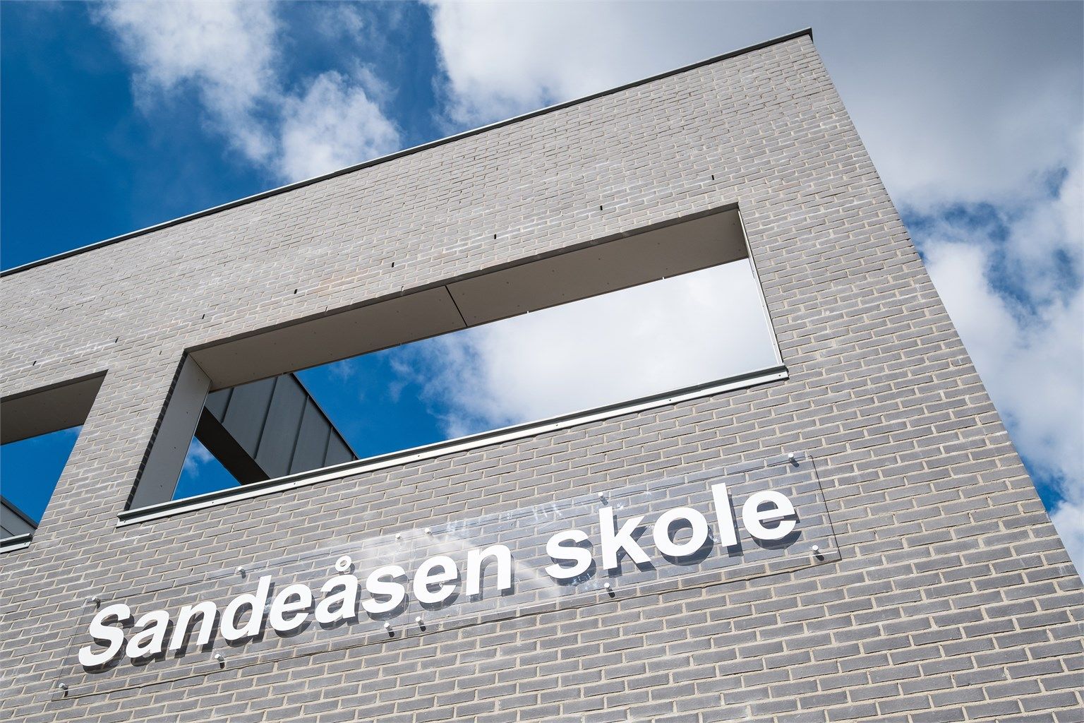 Fra boligen er det gangavstand til blant annet Sandeåsen skole.