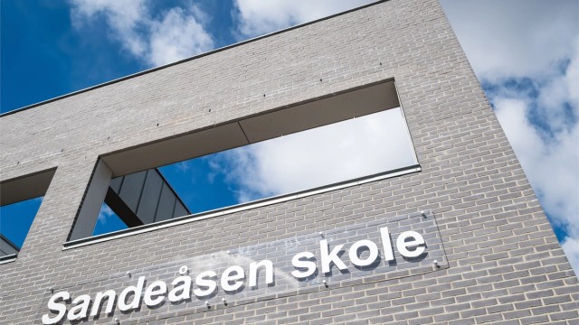 Fra boligen er det gangavstand til blant annet Sandeåsen skole.