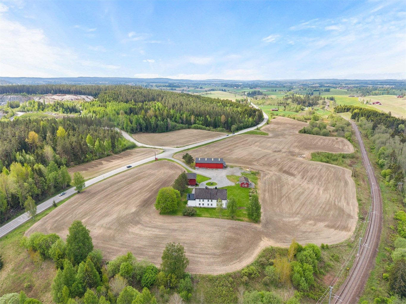 Eiendommen har en strategisk beliggenhet med enkel adkomst.