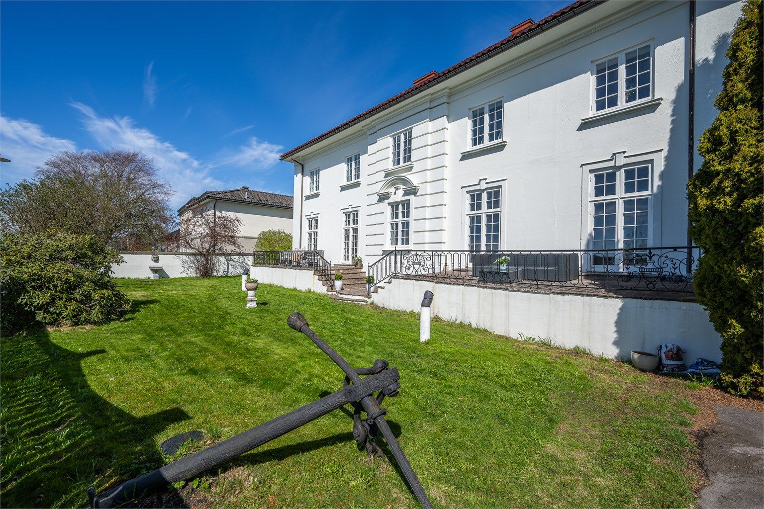 Hagen gir rikelig med plass for lek og utendørsaktiviteter.