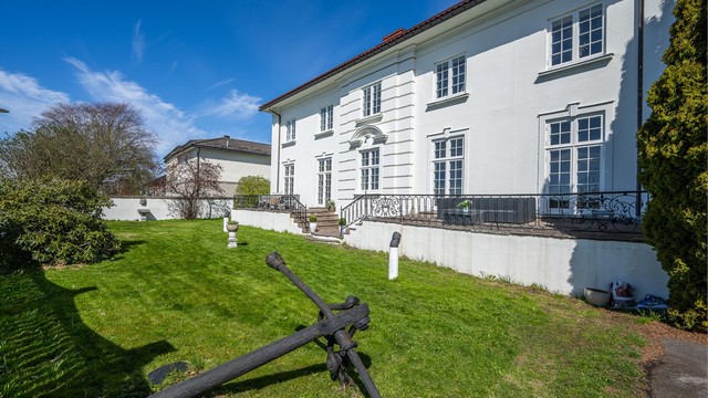 Hagen gir rikelig med plass for lek og utendørsaktiviteter.