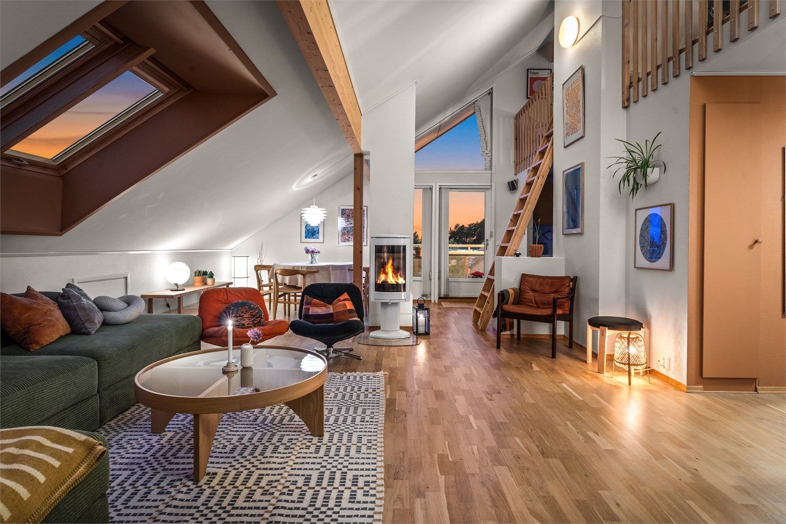 Velkommen til Harald Hårfagres vei 26A - Moderne 3-roms m/hems med rolig og sentral beliggenhet. Foto: Oh Shots