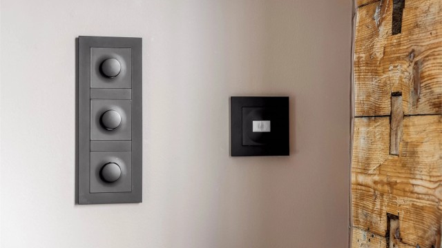 Det meste av el-installasjonen i huset er nytt. Downlights i hele huset med warmdim.