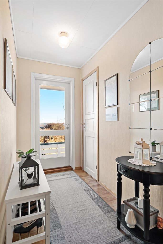 Entré/ trappenedgang til underetasje.