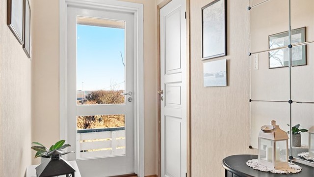 Entré/ trappenedgang til underetasje.