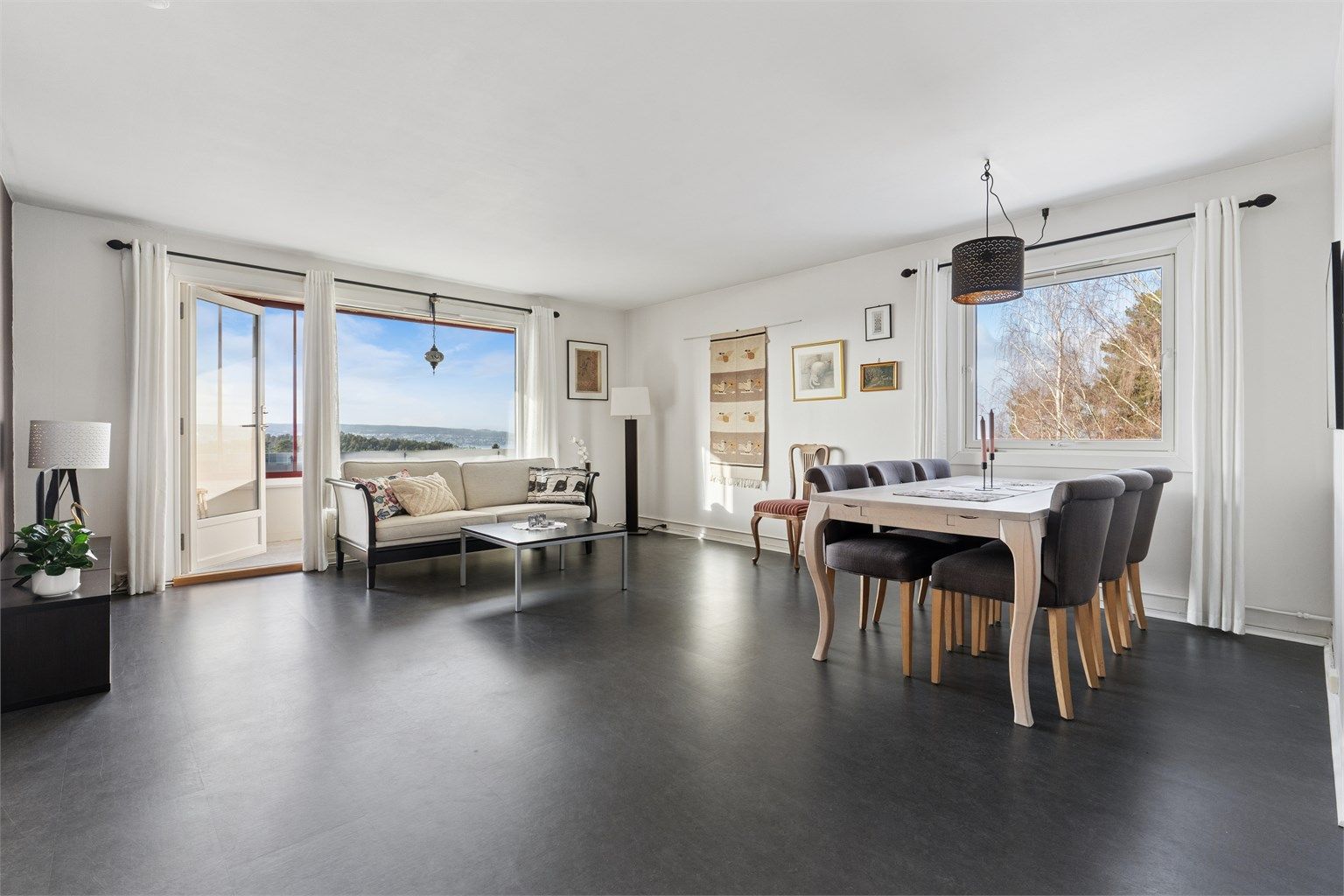 Velkommen til Ravnåsveien 89! En romslig 2-roms med fantastisk utsikt presentert av Hamdi Kaptan v/Krogsveen Nordstrand.