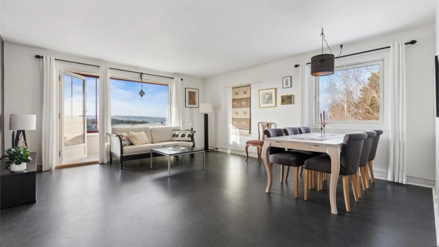 Velkommen til Ravnåsveien 89! En romslig 2-roms med fantastisk utsikt presentert av Hamdi Kaptan v/Krogsveen Nordstrand.