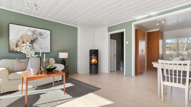 Rommet er lett å møblere med god plass til både store og små møbelgrupper.