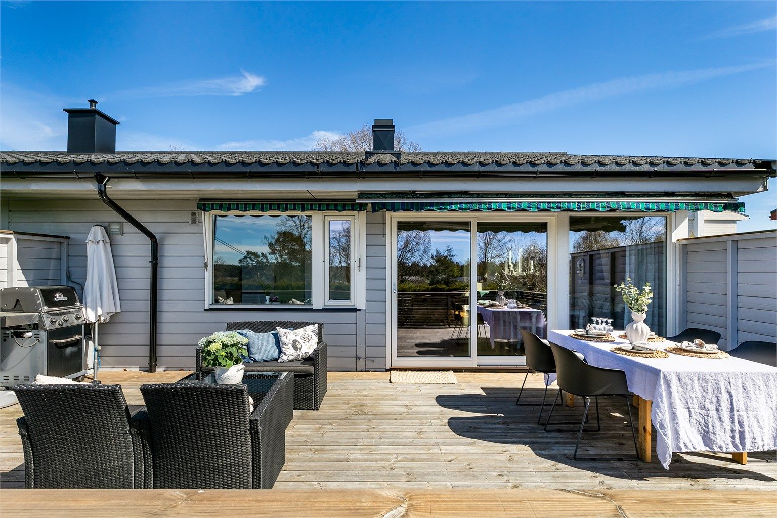 Yttertaket ble i 2023 lagt om med blant annet ny takstein, nye renner og nye pipebeslag.