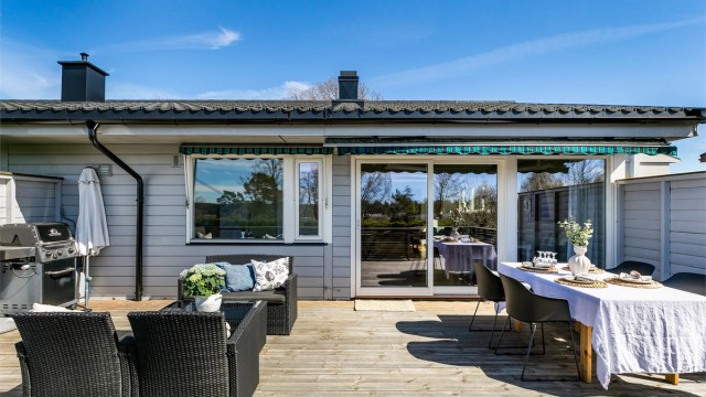 Yttertaket ble i 2023 lagt om med blant annet ny takstein, nye renner og nye pipebeslag.