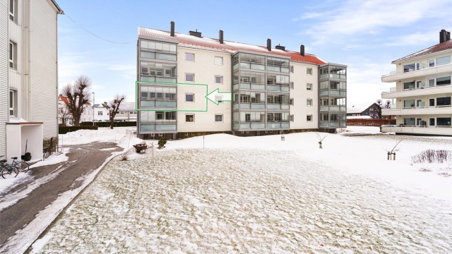 Fasaden er oppgradert i nyere tid, rør i bygget og m.m. Stille og rolig område vendt mot hyggelig bakgård og lite trafikk i område