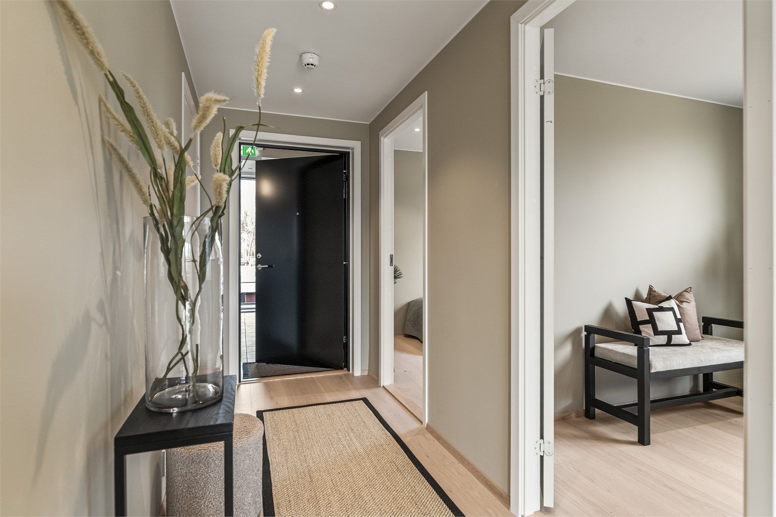 Velkommen inn, varme i gulvet i gangen