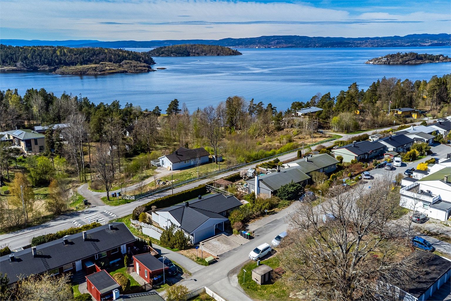 Rugdeveien er i nord sperret for gjennomkjøring med bil og av den grunn stille og fredelig.