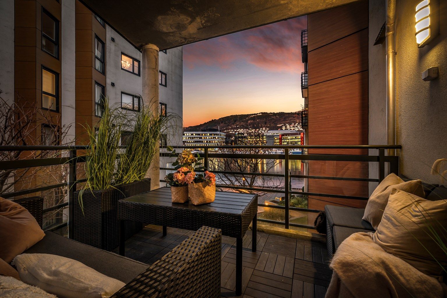 Leter du etter en ny leilighet med sjøutsikt og den maritime beliggenheten? Da er denne riktig for deg! Velkommen til Damsgårdsveien 39!