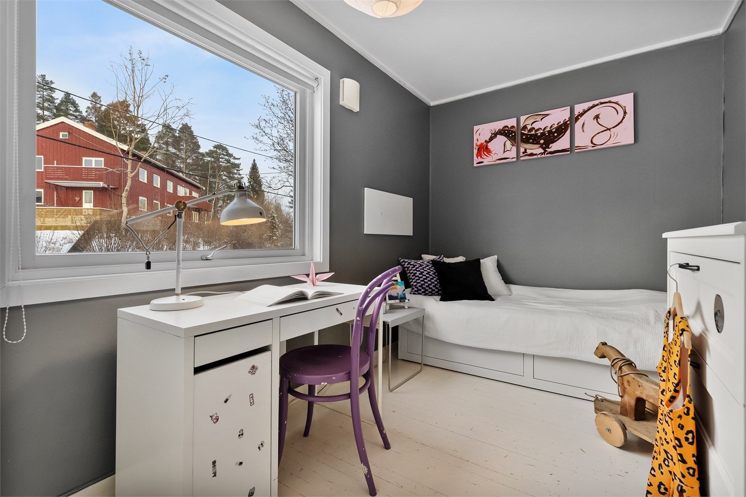 Det andre soverommet egner seg godt som barnerom, gjesterom eller kontor.