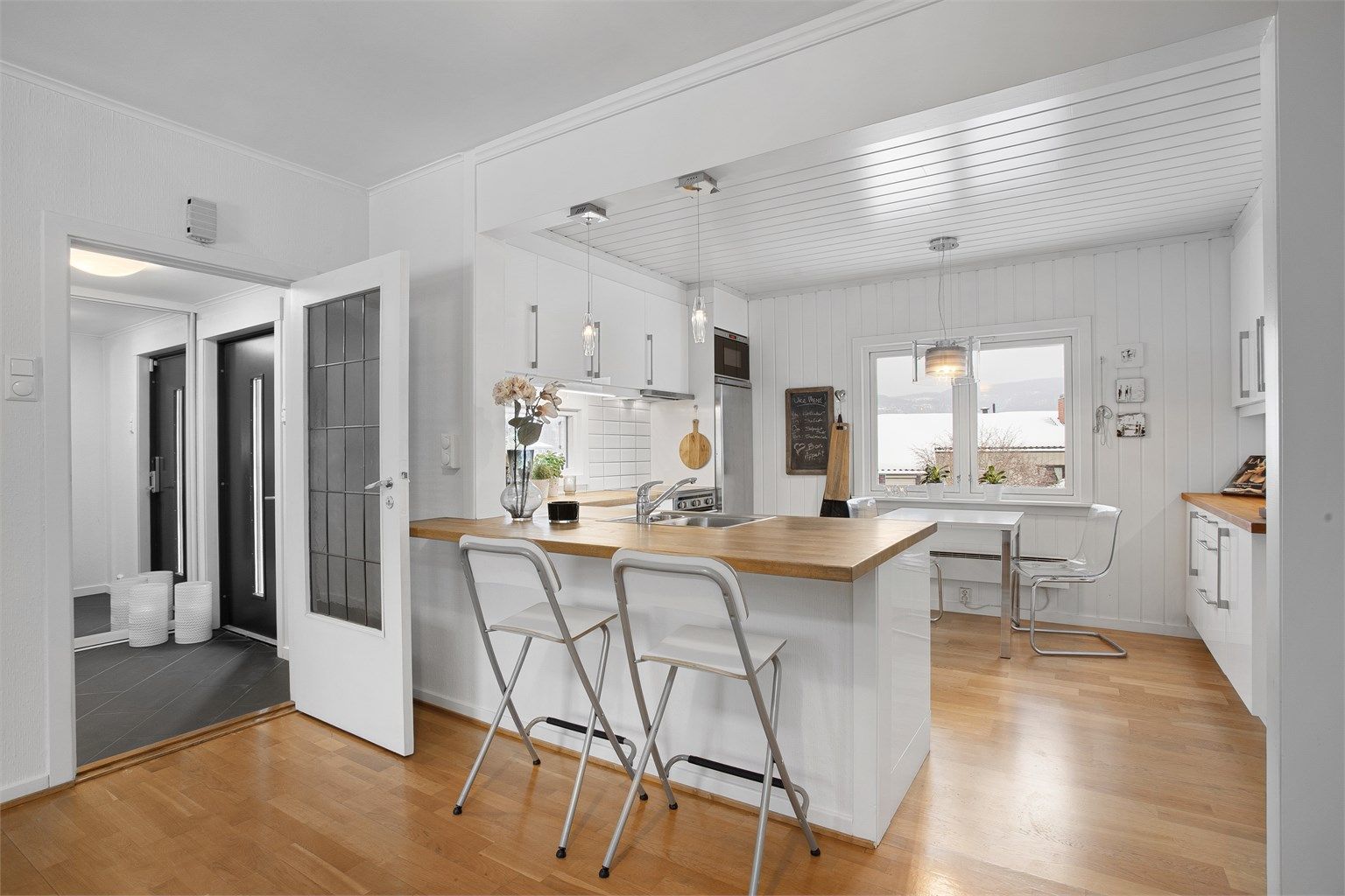 Praktisk barløsning ved kjøkkenbenk