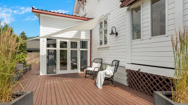 Den store markterrassen på ca. 54 m² ligger i direkte tilknytning til vinterhagen.