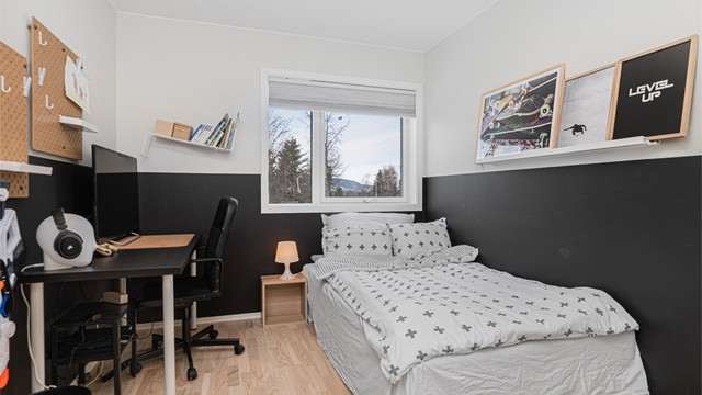 Soverom 3 er på 8 kvm. Begge rommene kan fint benyttes som kontor, garderoberom eller hjemmekontor.