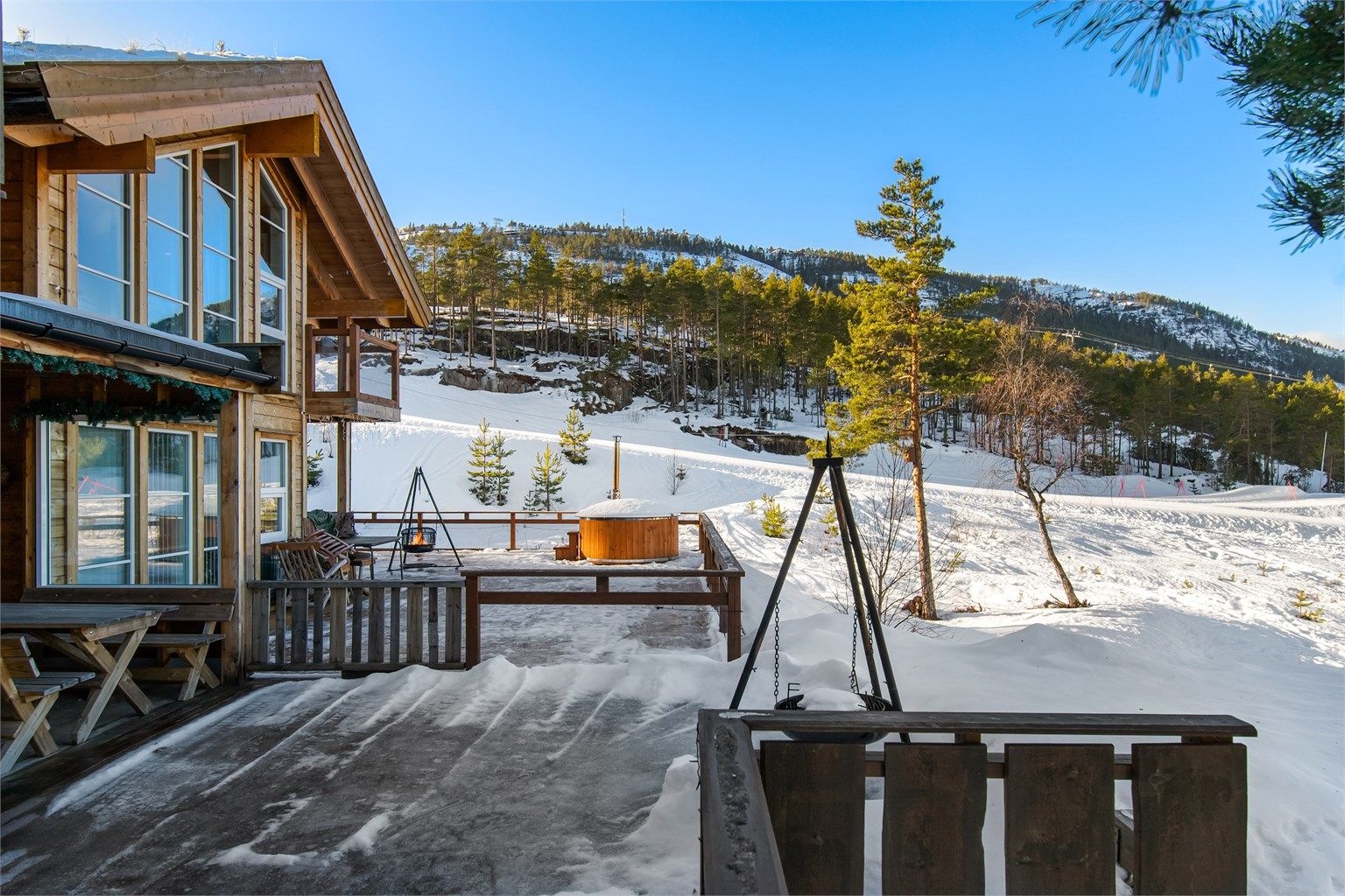 Flott uteområde med umiddelbar tilgang til skianlegget