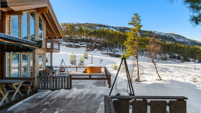 Flott uteområde med umiddelbar tilgang til skianlegget
